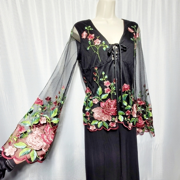 VENUS Rose Embroidered Tie Front Sheer Bell Sleeve Scallop Edge Blouse (XS) - Picture 6 of 10